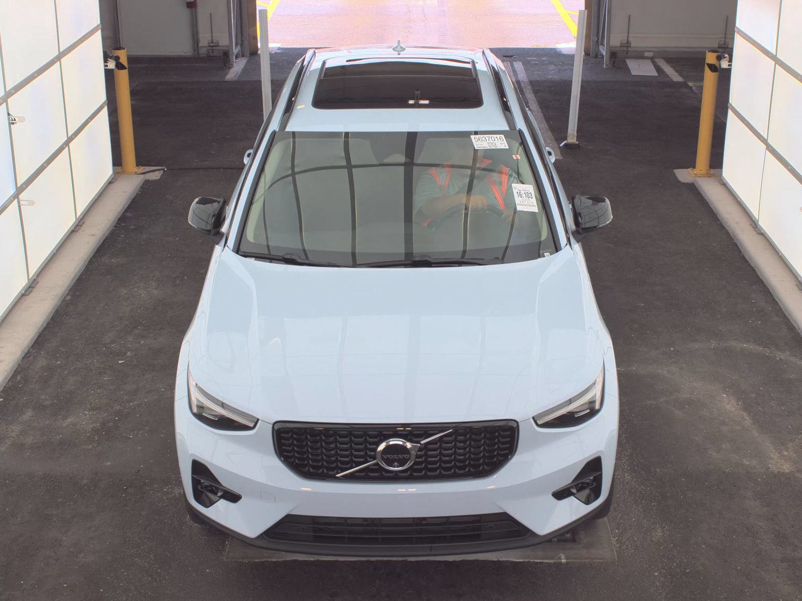 Used 2026 Volvo XC40 B5 Plus AWD/4WD image 2