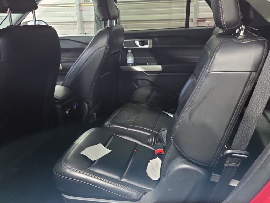 Used 2022 Ford Explorer XLT w/ Equipment Group 202A image 8