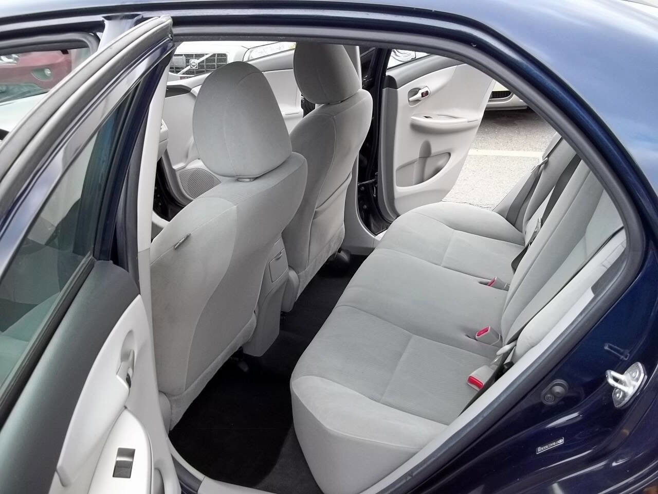 Used 2011 Toyota Corolla LE w/ Preferred Accessory Pkg FWD image 9