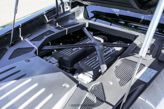 Used 2017 Lamborghini Huracan LP 580-2 RWD image 18