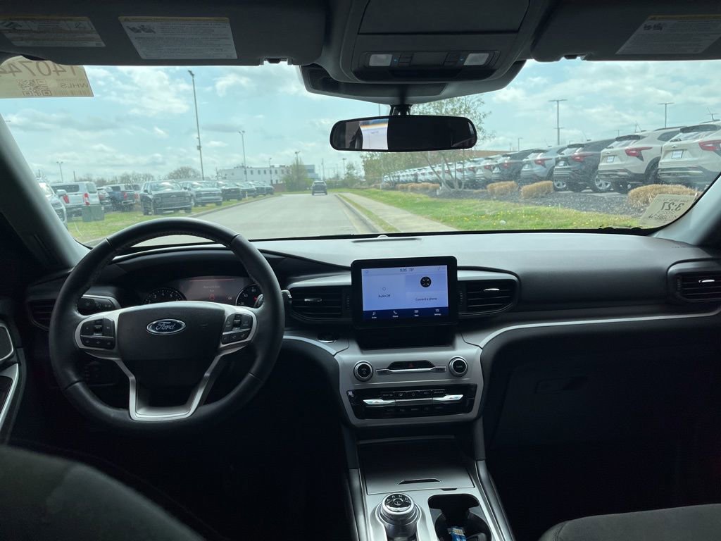 Used 2023 Ford Explorer XLT image 5