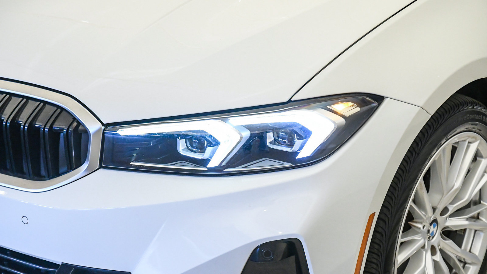 Certified 2023 BMW 330i Sedan w/ Convenience Package RWD image 9