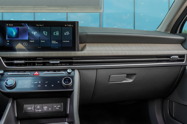 Certified 2025 Hyundai Sonata SEL FWD image 14