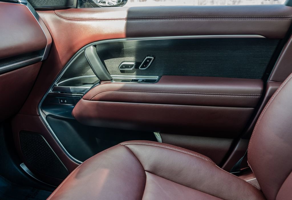 Used 2024 Land Rover Range Rover Autobiography image 14