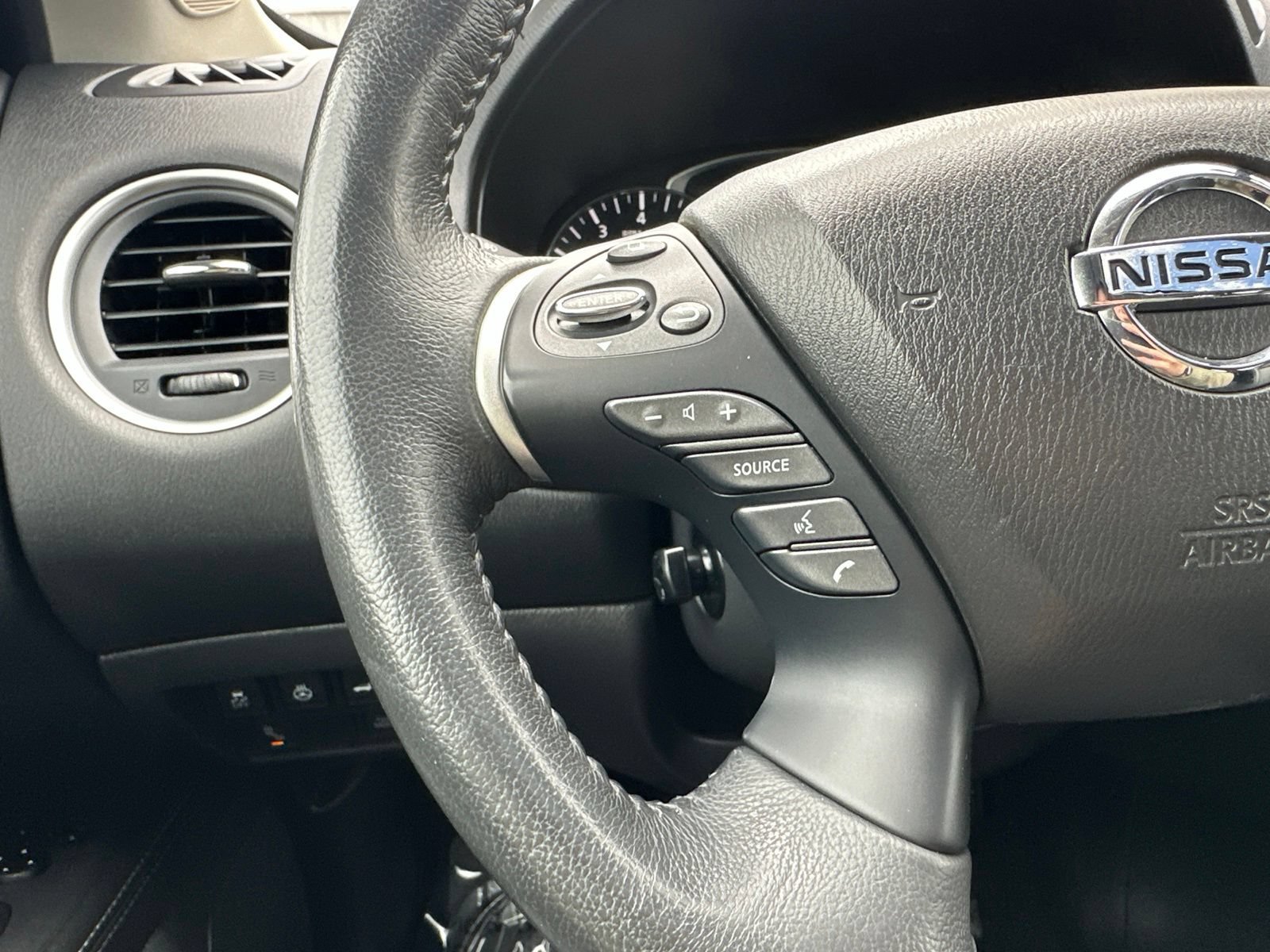 Used 2017 Nissan Pathfinder Platinum AWD/4WD image 54