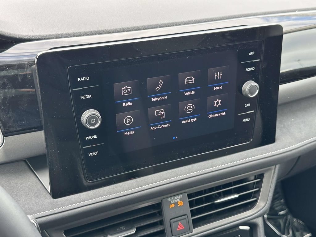 New 2025 Volkswagen Taos SE FWD image 19