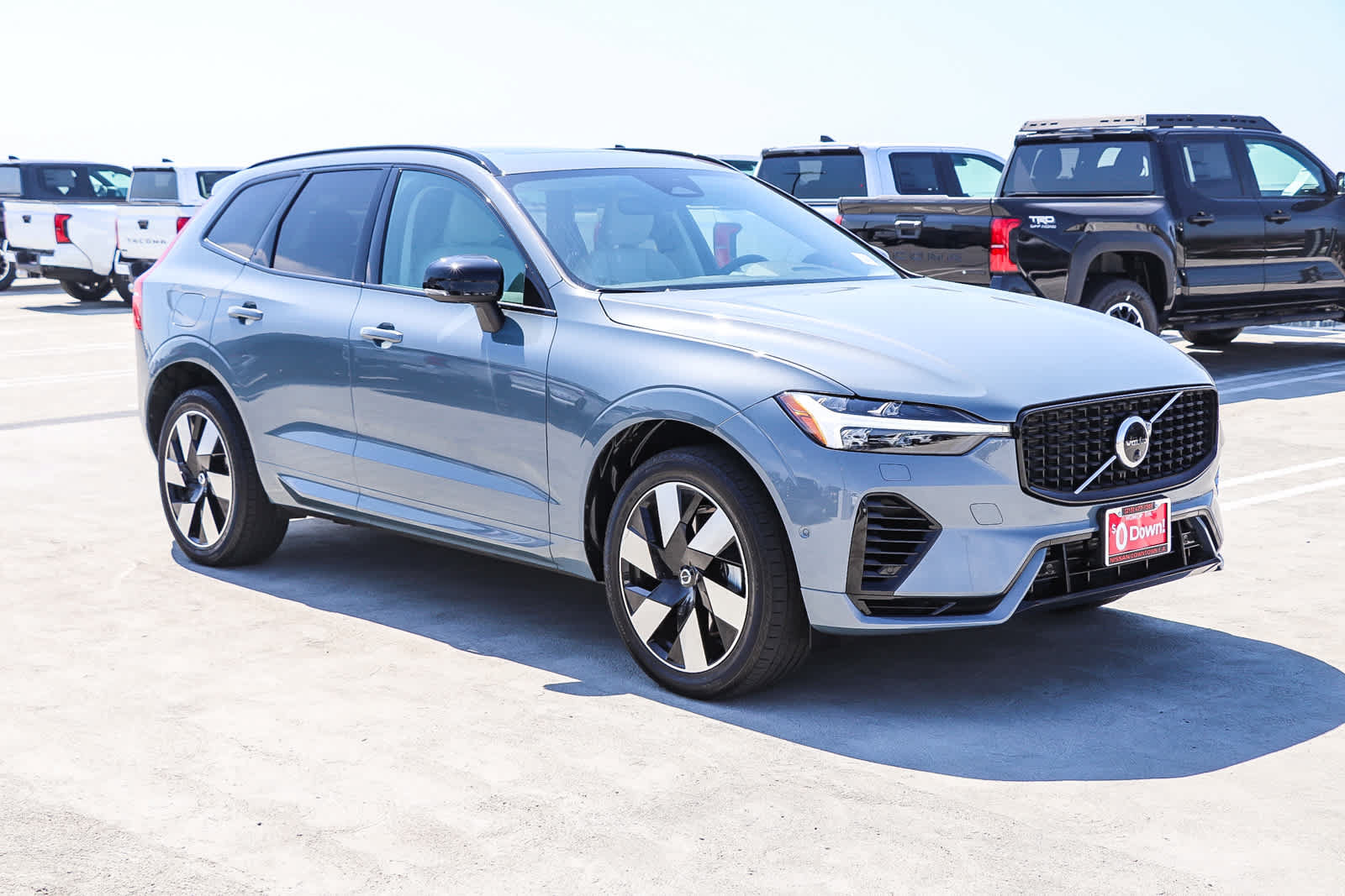 Used 2023 Volvo XC60 T8 Plus w/ Climate Package AWD/4WD image 3