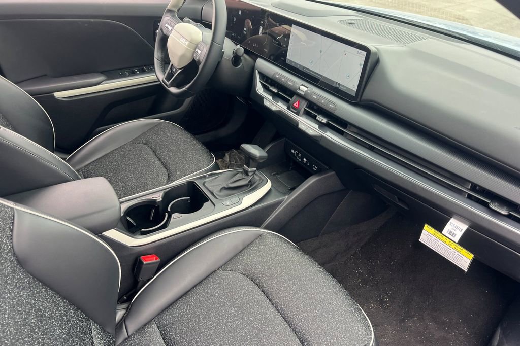Used 2025 Kia K4 GT-Line image 12