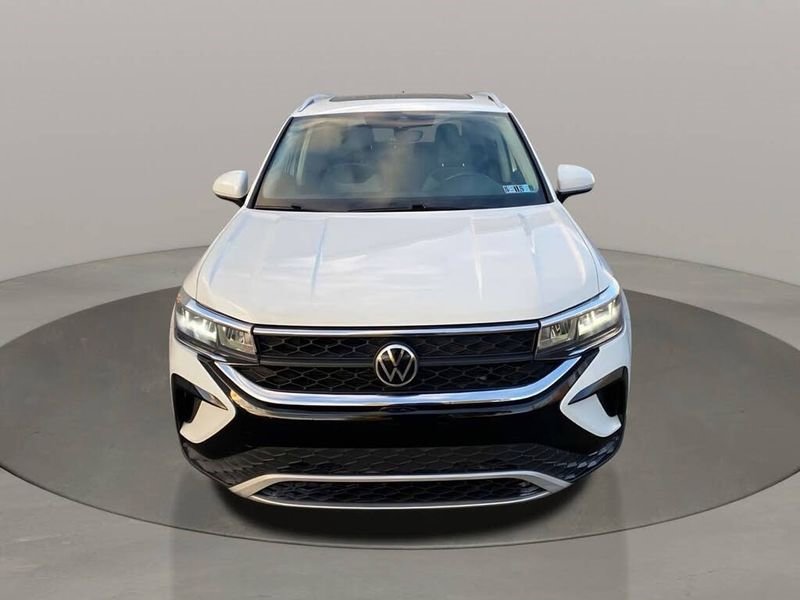 Used 2022 Volkswagen Taos SE w/ Panoramic Sunroof Package AWD/4WD image 17
