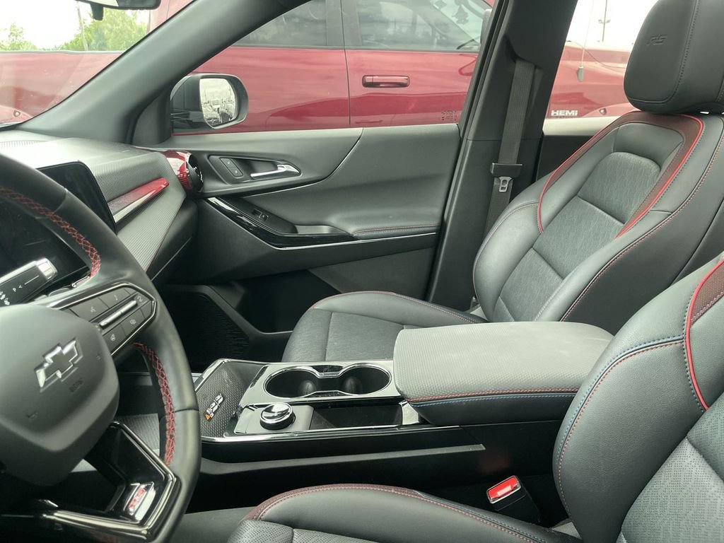 Used 2025 Chevrolet Equinox RS w/ Convenience Package III FWD image 4