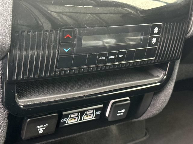 Used 2024 Jeep Wagoneer Series II AWD/4WD image 30