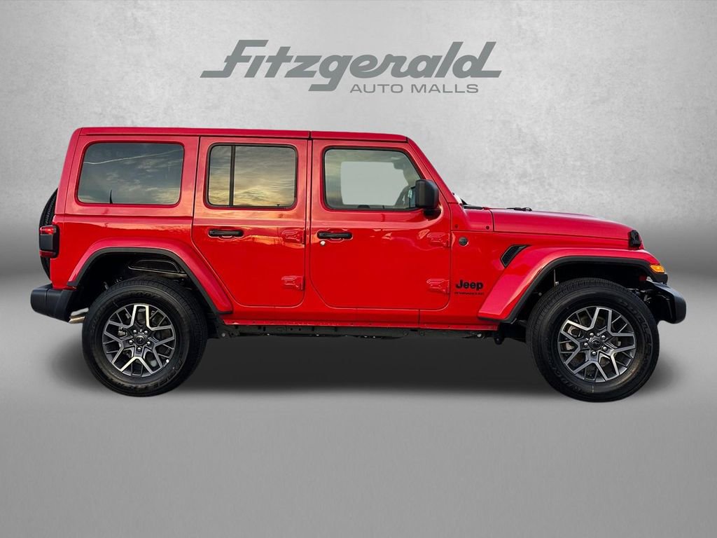 Used 2025 Jeep Wrangler Unlimited Sahara AWD/4WD image 4