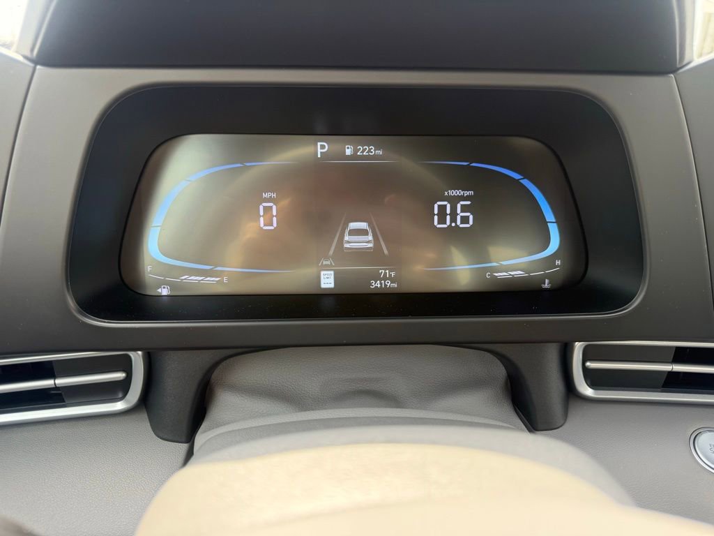 Used 2025 Hyundai Elantra Sport FWD image 16