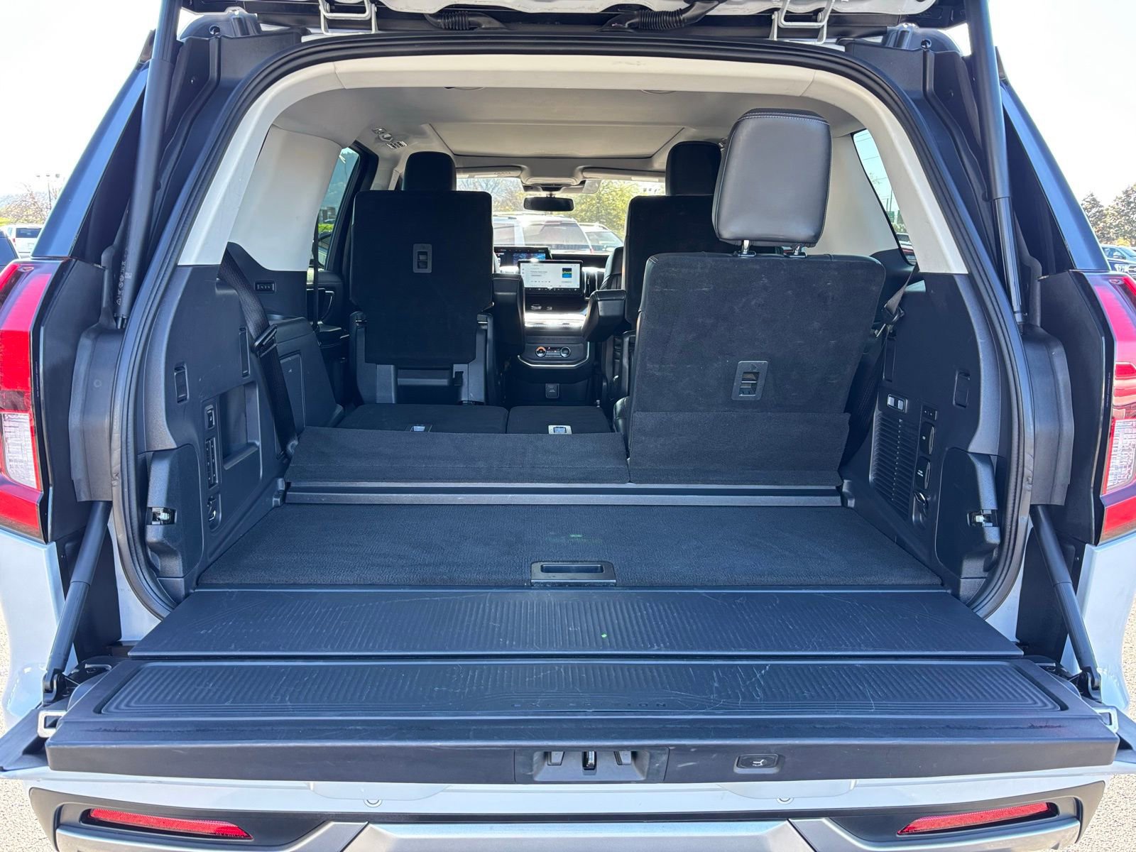 Used 2025 Ford Expedition Platinum image 23