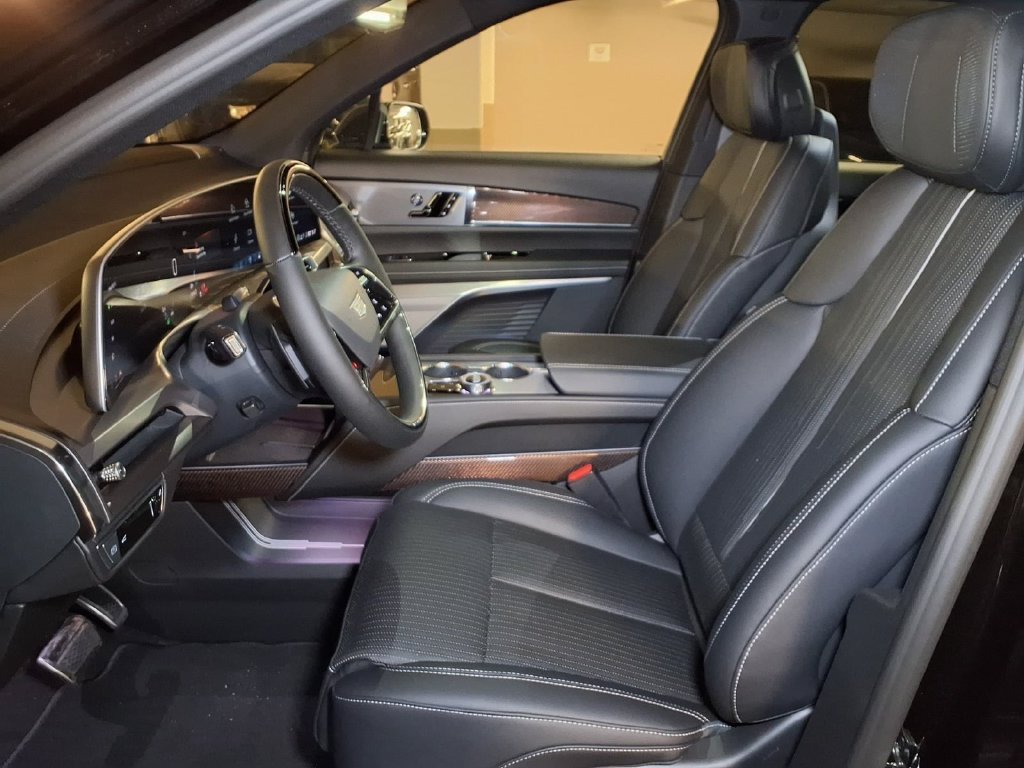 New 2027 Cadillac Vistiq Luxury AWD/4WD image 15