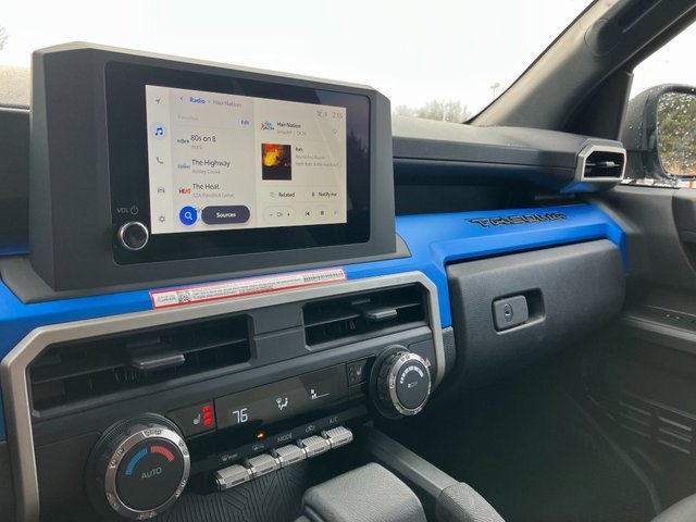 Used 2025 Toyota Tacoma TRD Off-Road image 9