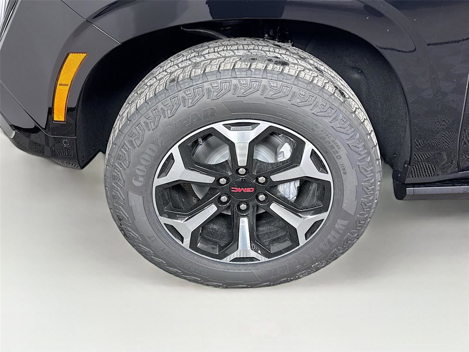 New 2026 GMC Yukon XL AT4 w/ AT4 Premium Package AWD/4WD image 27