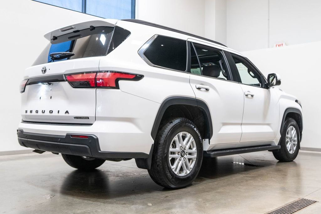 Certified 2025 Toyota Sequoia SR5 AWD/4WD image 9