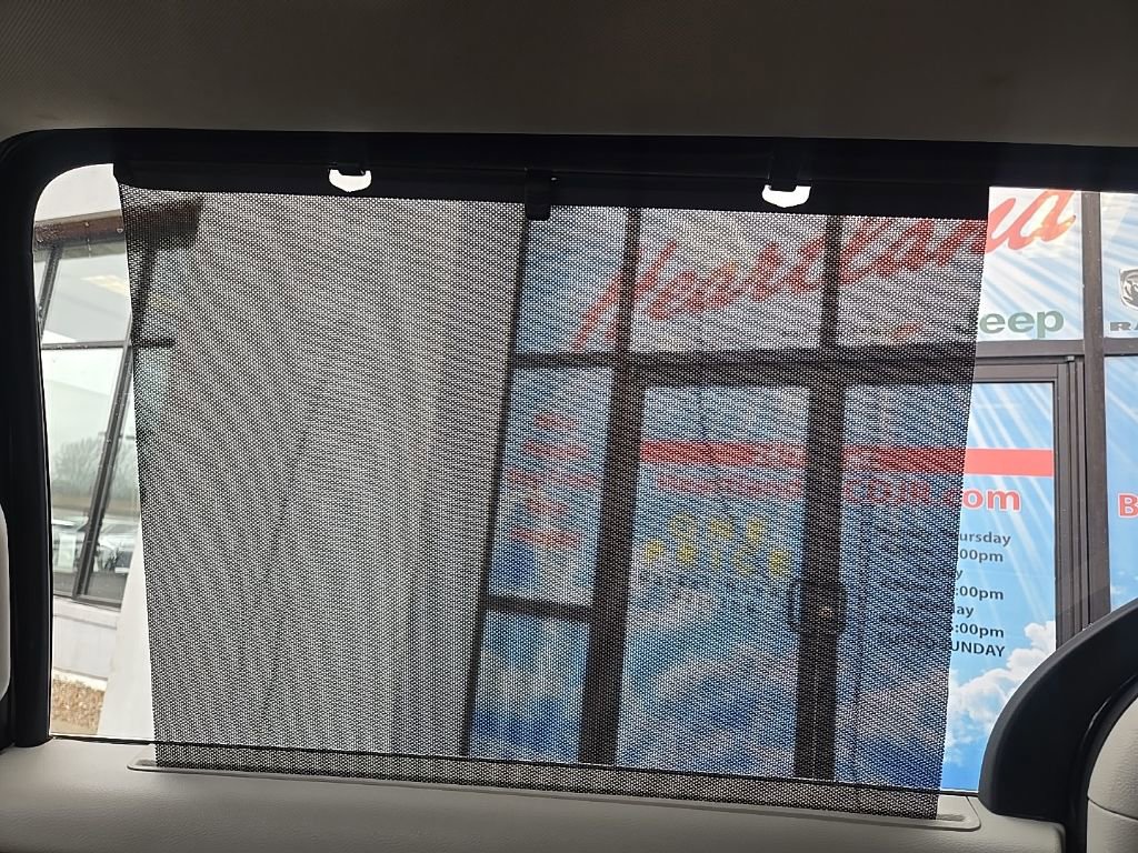 Used 2024 Chrysler Pacifica Touring-L image 78