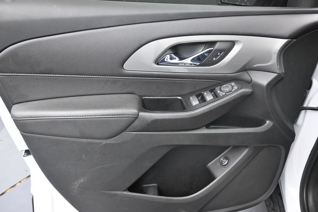 Used 2023 Chevrolet Traverse LT FWD image 11