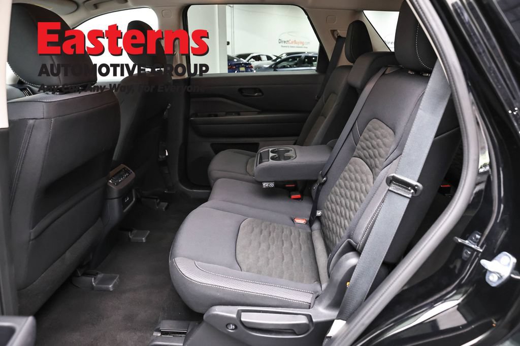 Used 2025 Nissan Pathfinder SV FWD image 22