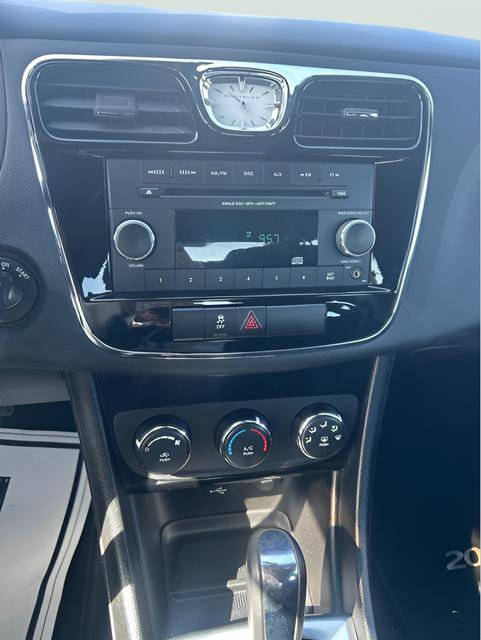 Used 2013 Chrysler 200 LX FWD image 18