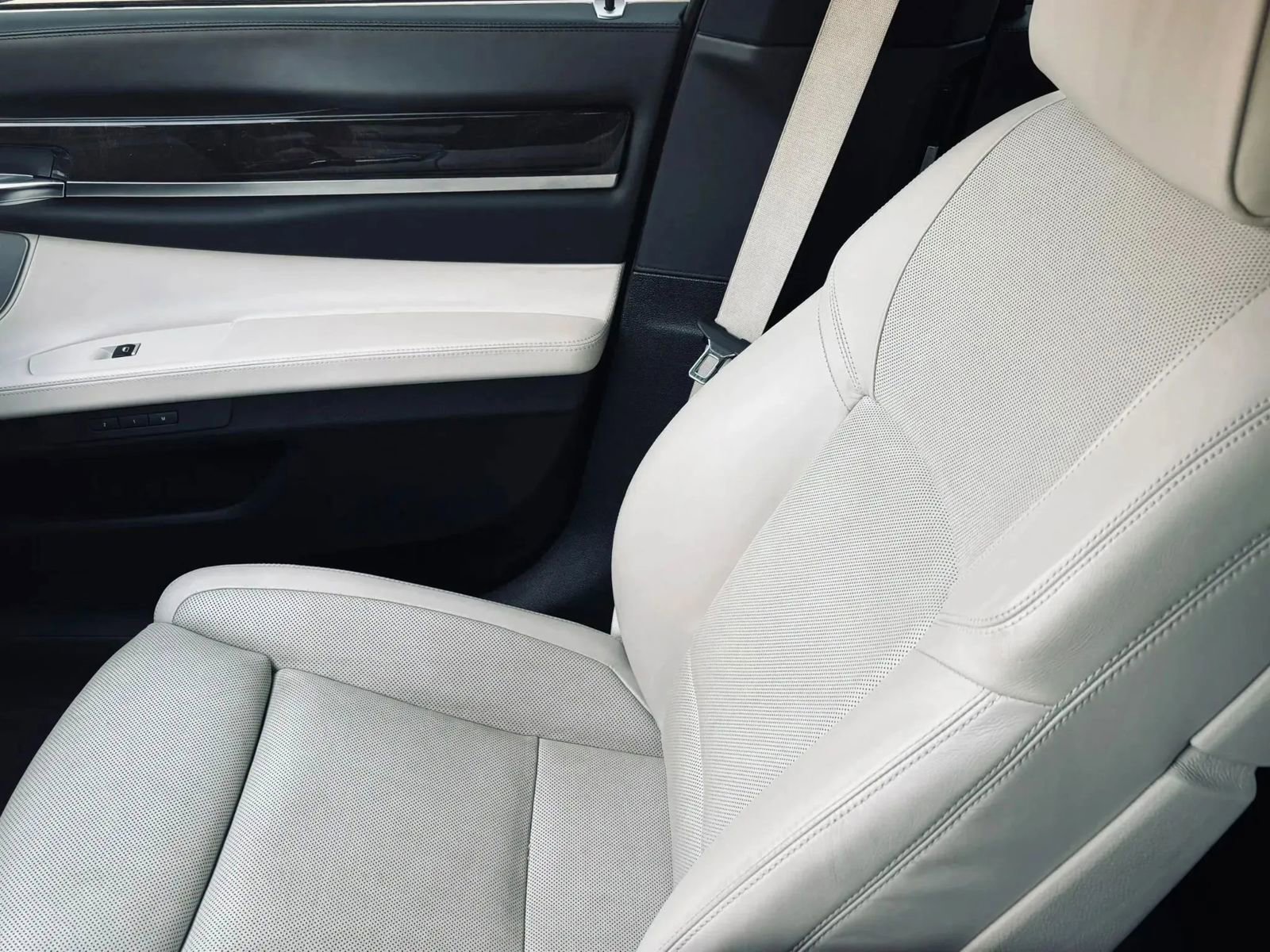 Used 2013 BMW 750Li image 35