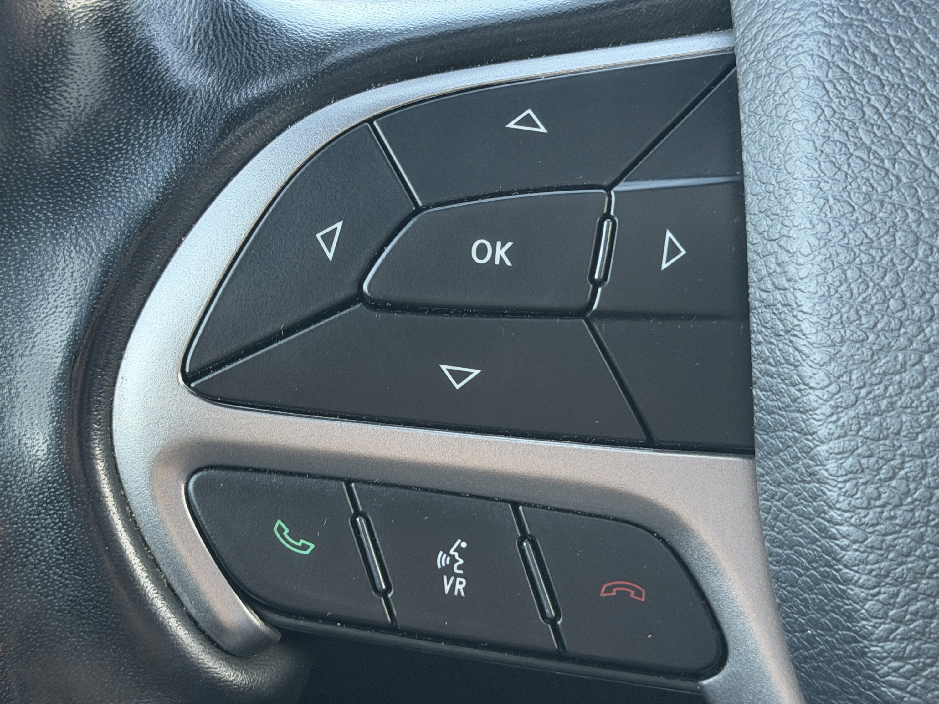 Used 2020 Jeep Grand Cherokee Altitude image 37