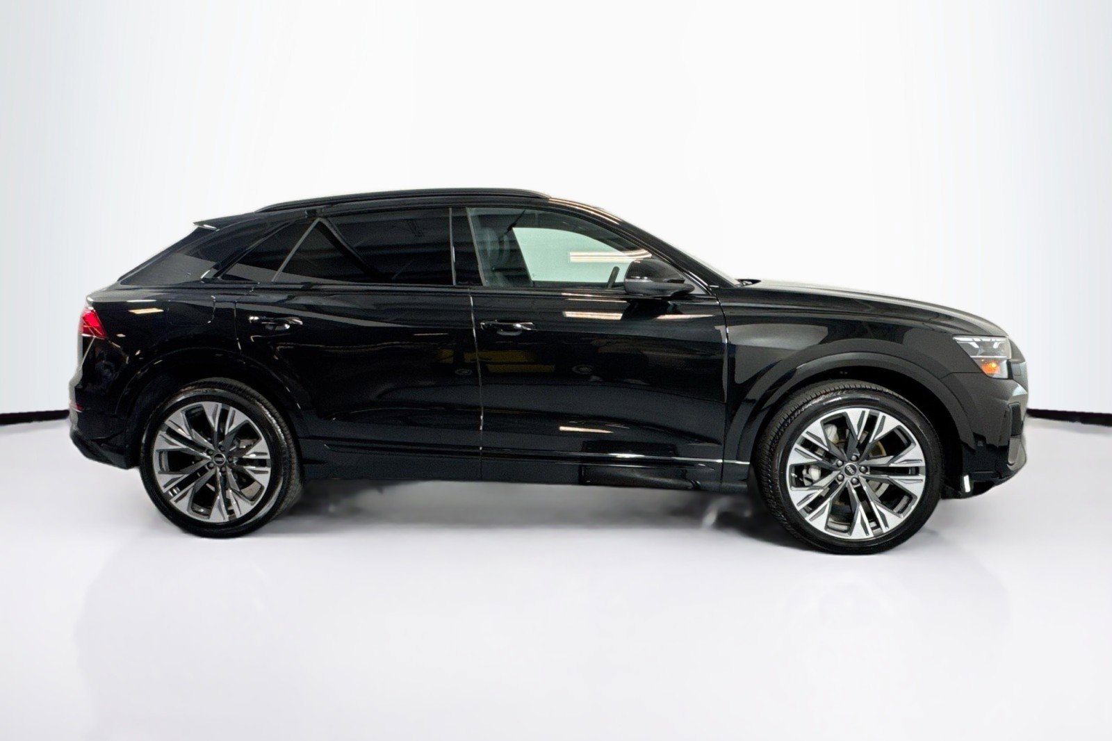Used 2025 Audi Q8 Premium w/ Black Optic Package AWD/4WD image 4