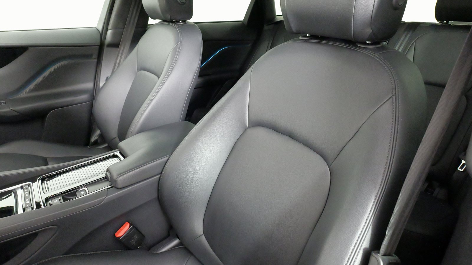 Used 2020 Jaguar F-PACE Premium image 34