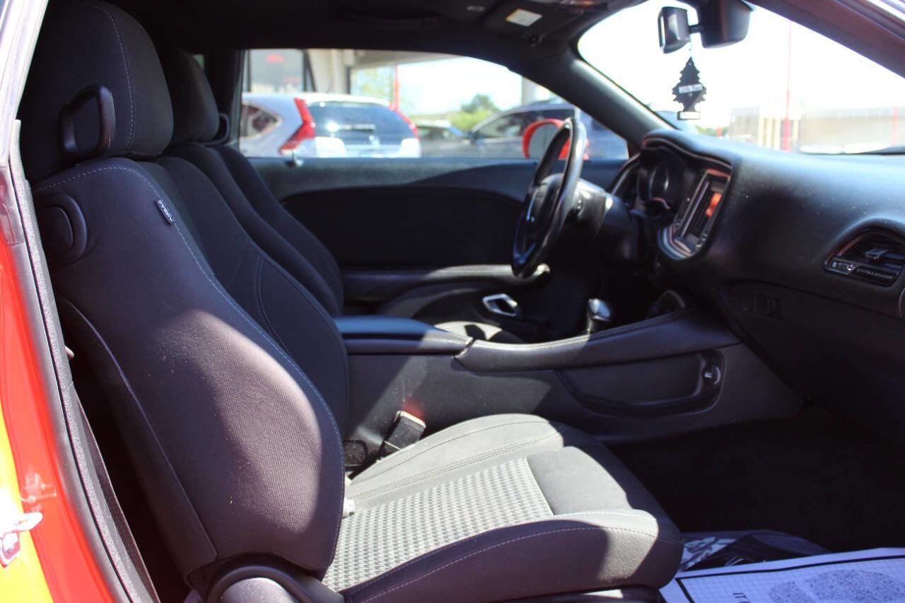 Used 2019 Dodge Challenger SXT RWD image 9