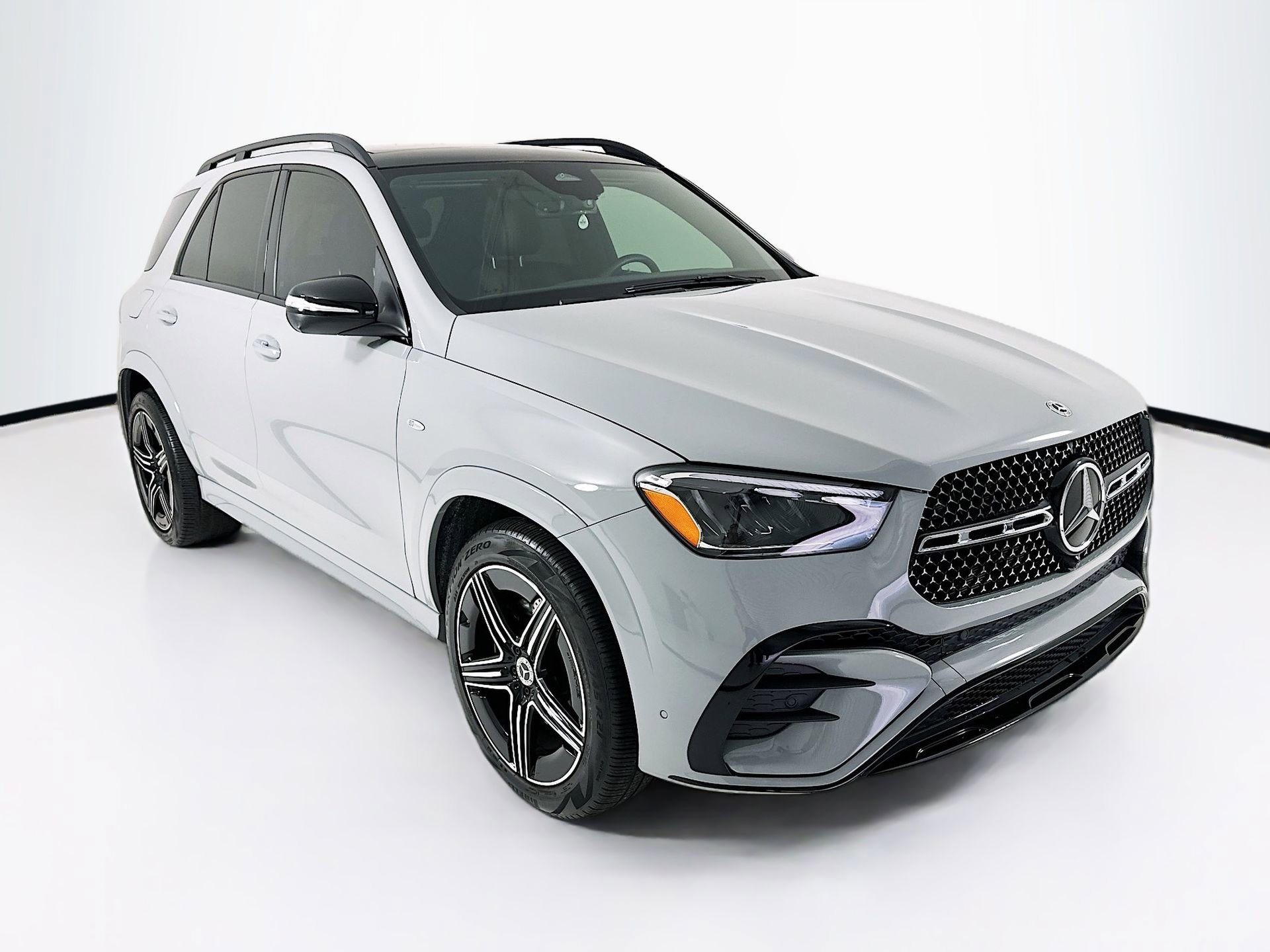 Used 2025 Mercedes-Benz GLE 450e 4MATIC image 1