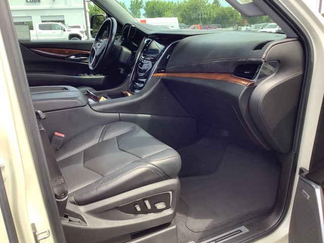 Used 2015 Cadillac Escalade ESV Luxury RWD image 39