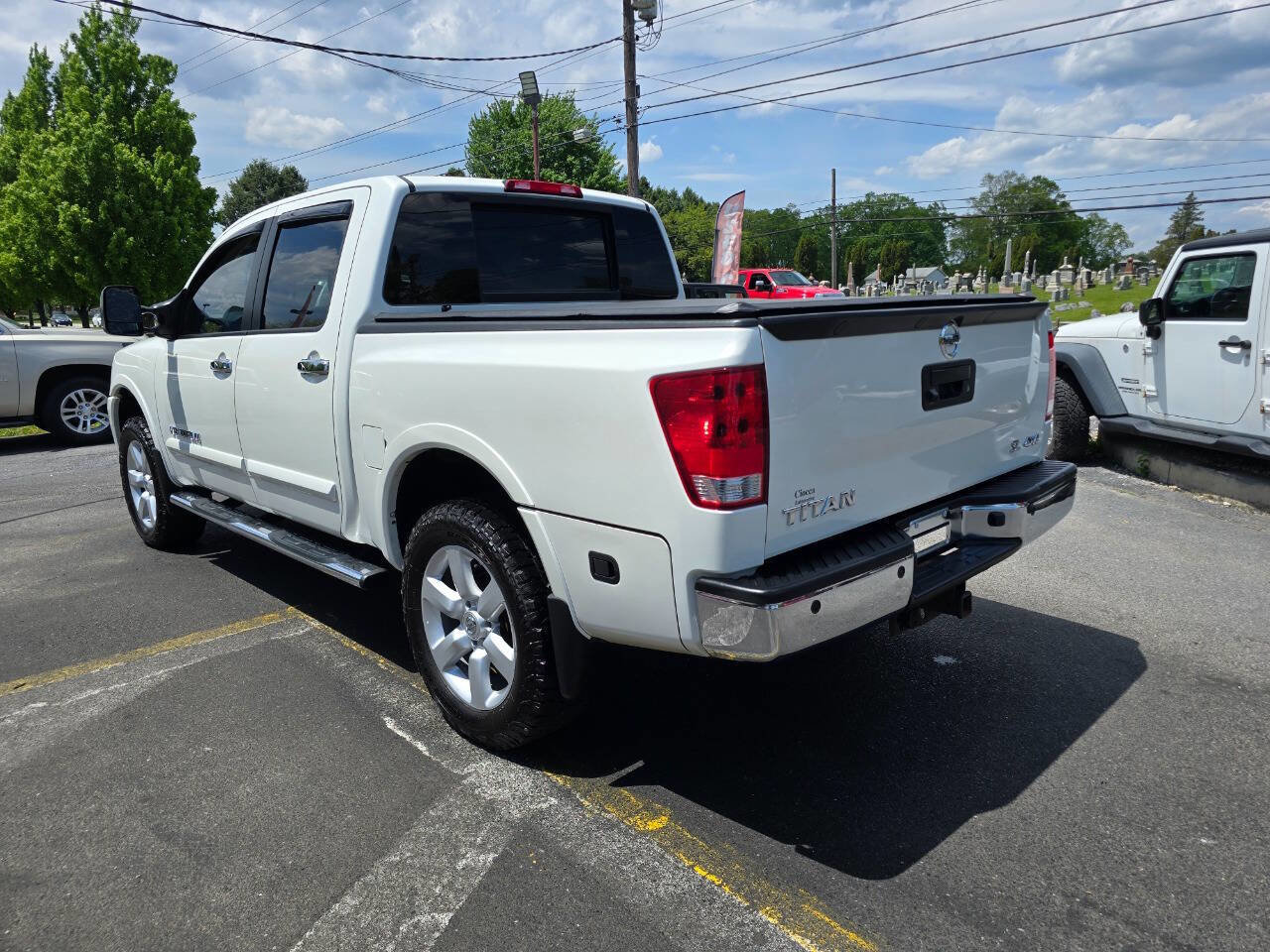 Used 2015 Nissan Titan SL w/ SL Moonroof Package AWD/4WD image 5