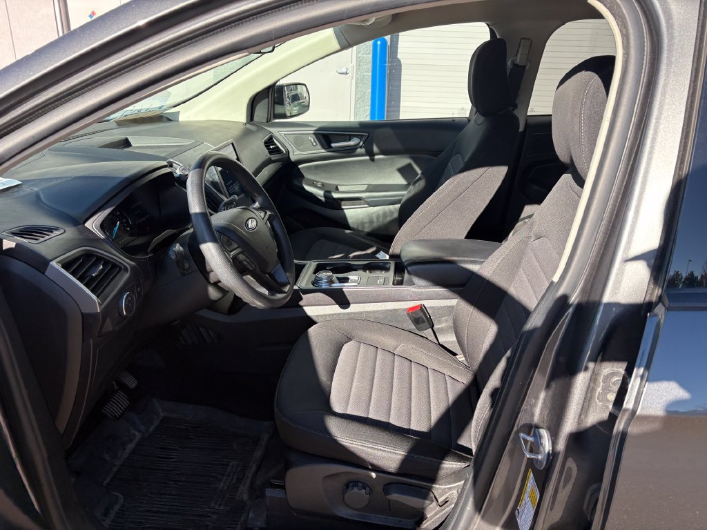 Certified 2023 Ford Edge SE w/ Black Appearance Package AWD/4WD image 18