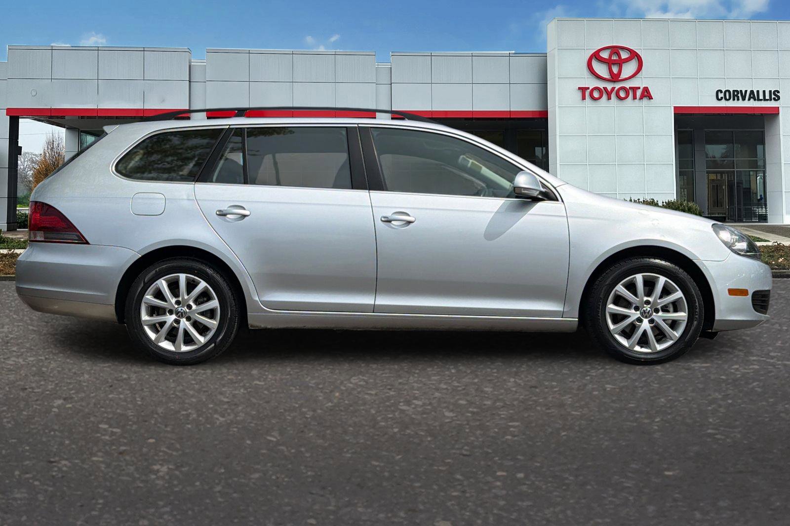 Used 2013 Volkswagen Jetta SE FWD image 3