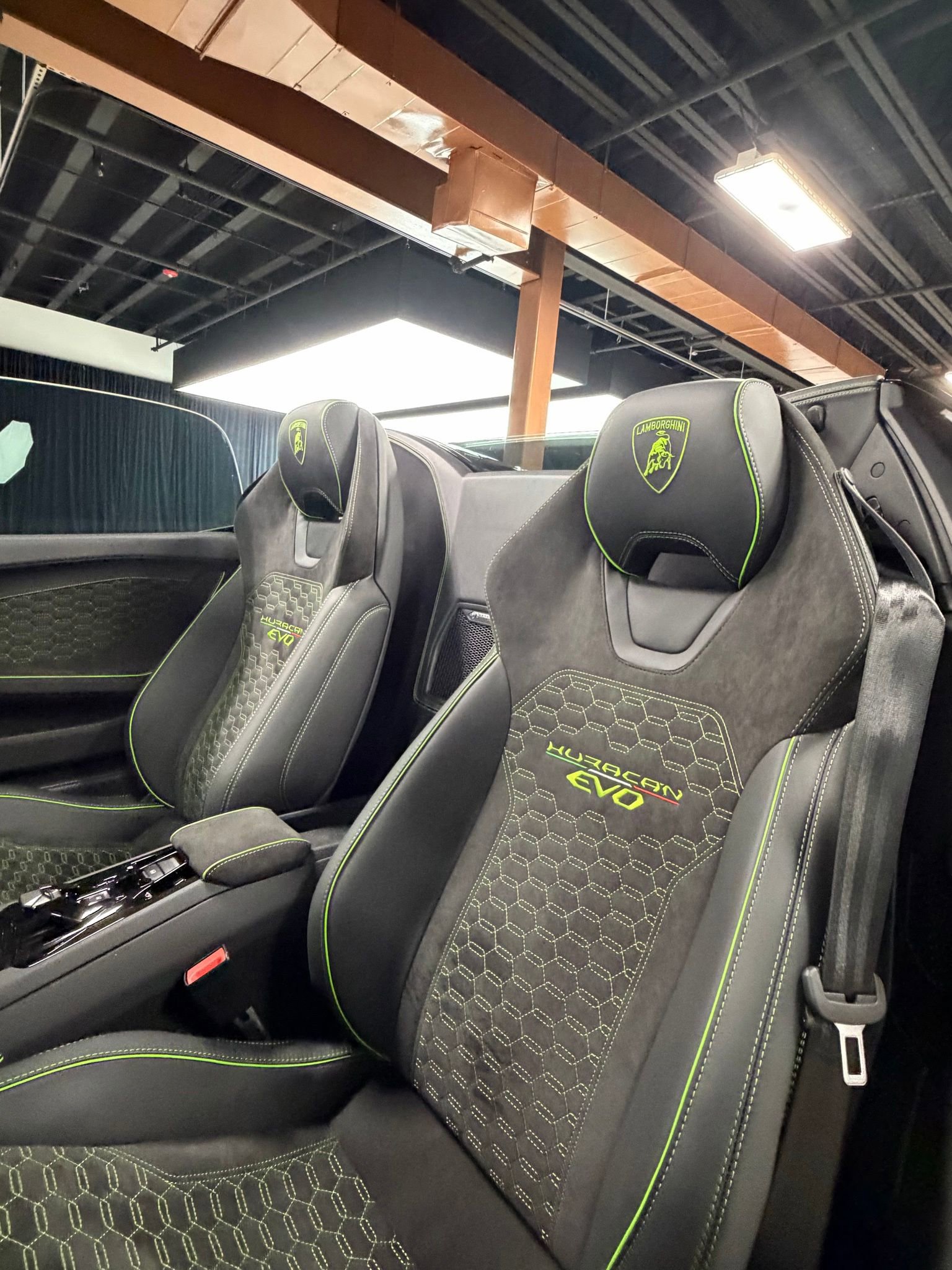 Used 2024 Lamborghini Huracan EVO AWD/4WD image 11