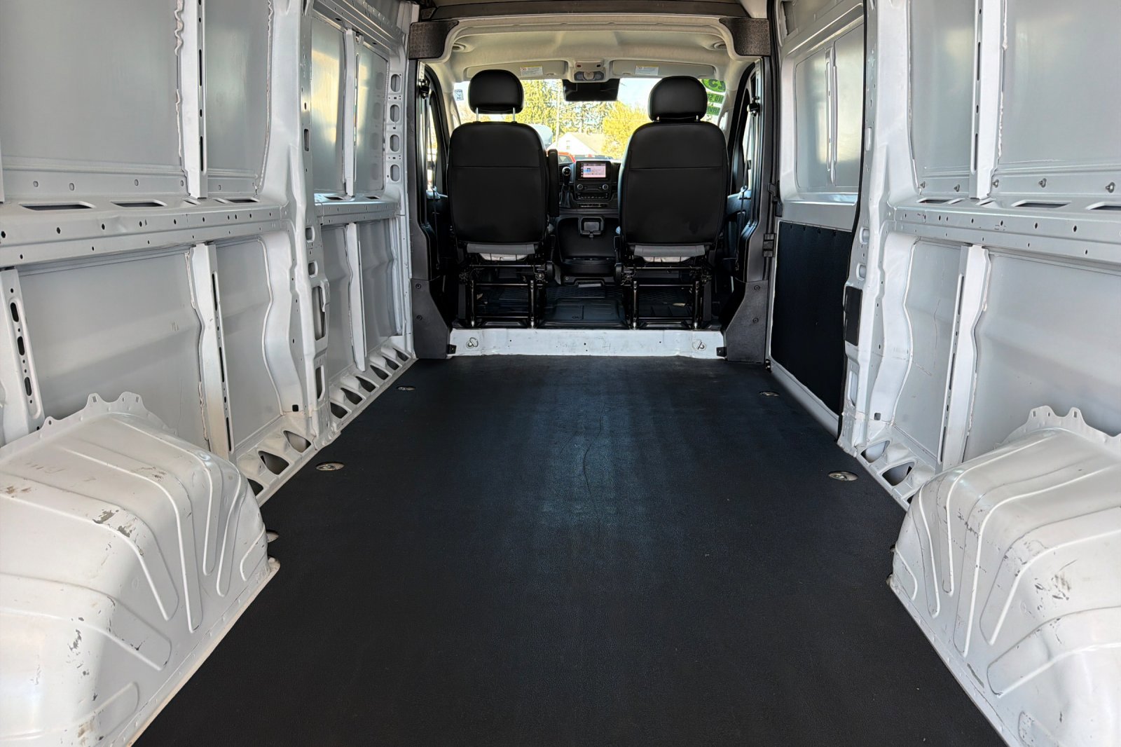 Used 2025 RAM ProMaster 2500 w/ Convenience Group FWD image 13
