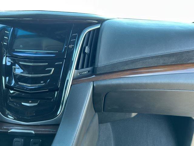 Used 2020 Cadillac Escalade ESV Luxury image 4