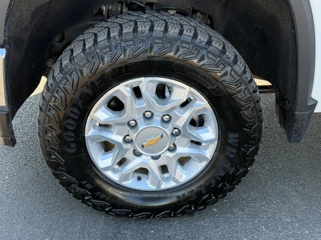 Used 2021 Chevrolet Silverado 2500 LT w/ Convenience Package image 8