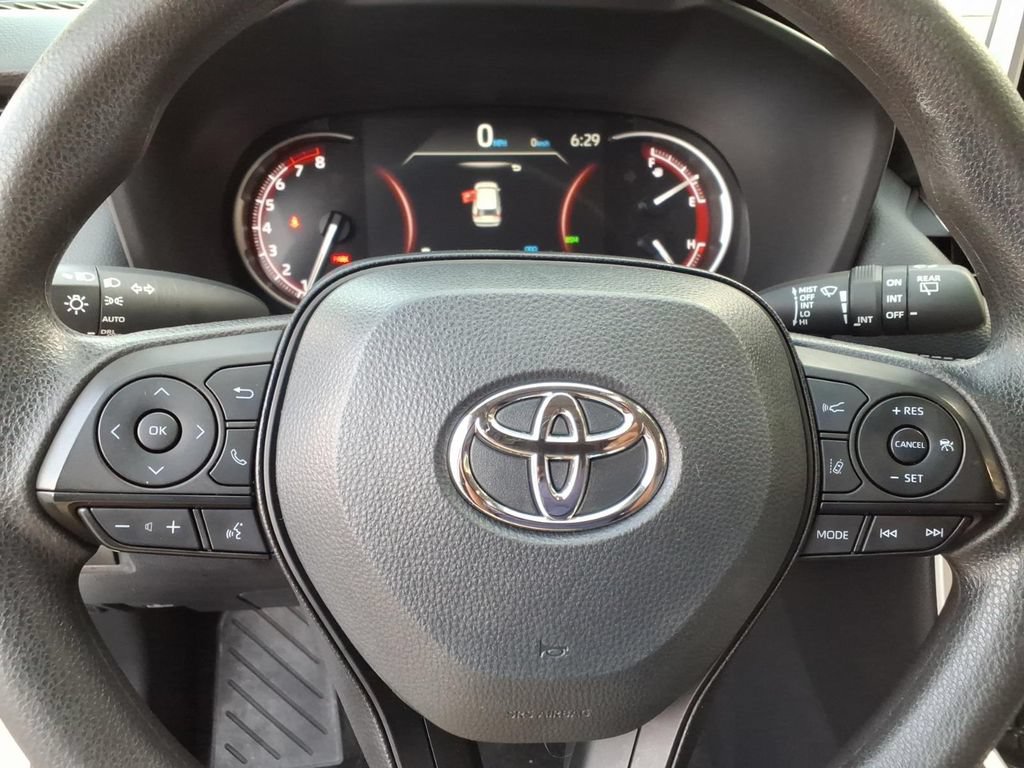 Used 2025 Toyota RAV4 XLE FWD image 28