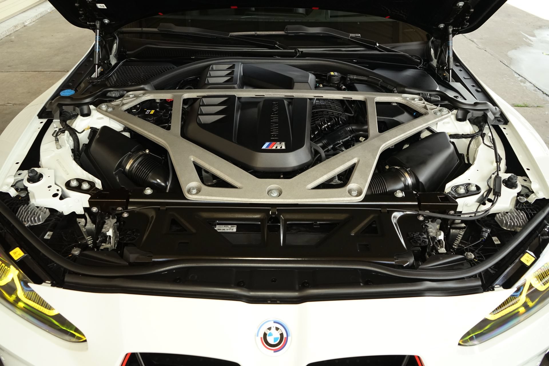 Used 2023 BMW M4 CSL RWD image 38