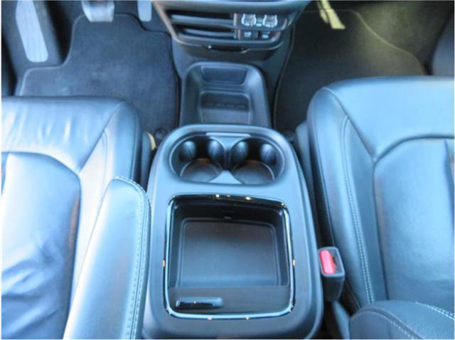Used 2022 Chrysler Pacifica Touring-L w/ S Appearance Package FWD image 10