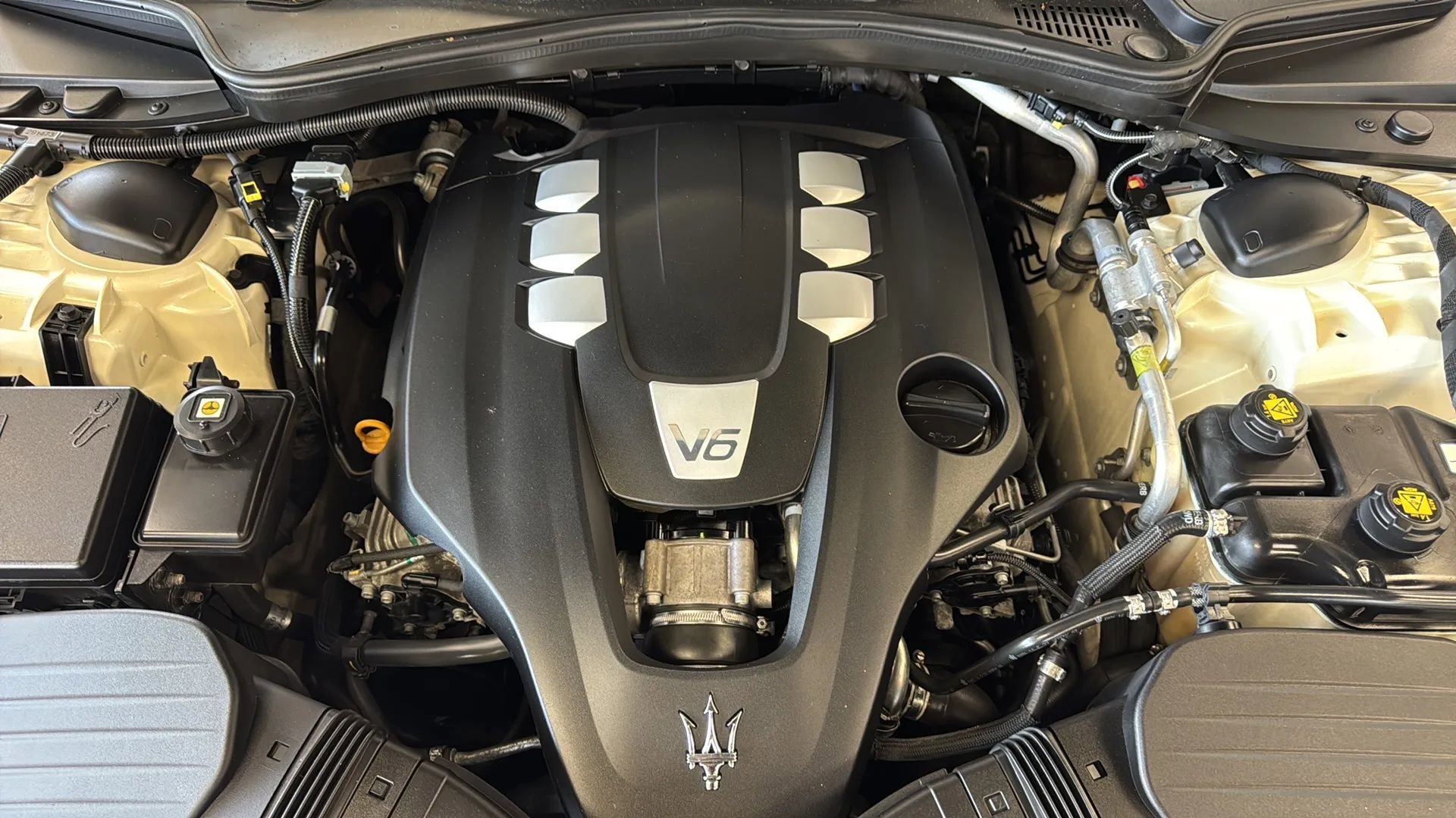 Used 2017 Maserati Ghibli w/ Luxury Package RWD image 52