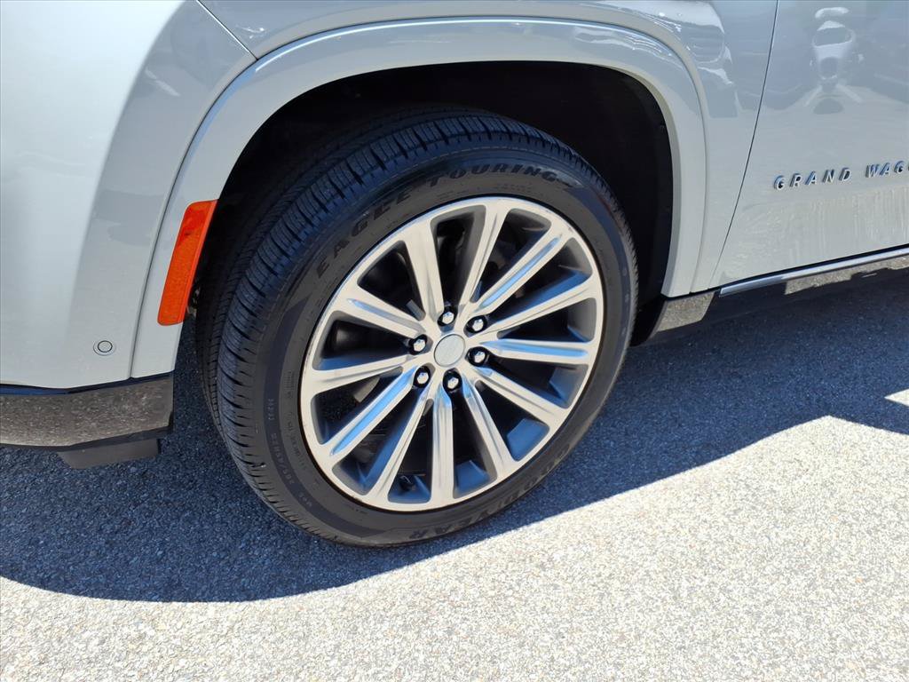 Used 2022 Jeep Grand Wagoneer Series II AWD/4WD image 9