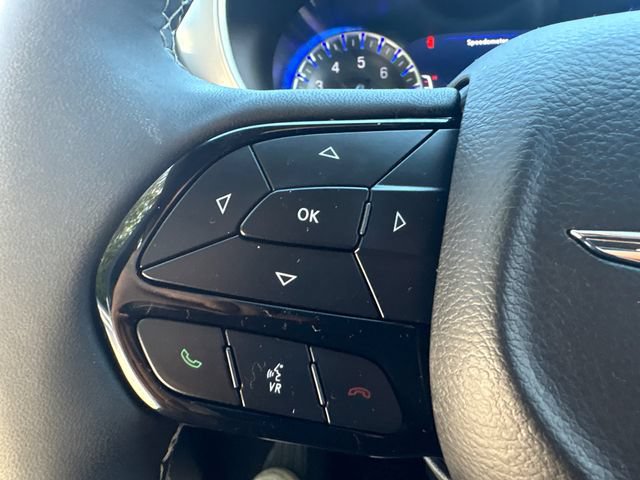 Used 2025 Chrysler Pacifica Limited w/ Trailer Tow Group AWD/4WD image 27