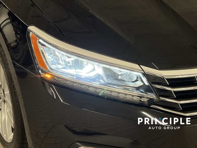 Used 2017 Volkswagen Passat 1.8T SEL Premium FWD image 9