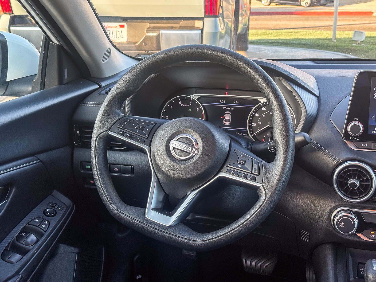 Used 2025 Nissan Sentra SV FWD image 18