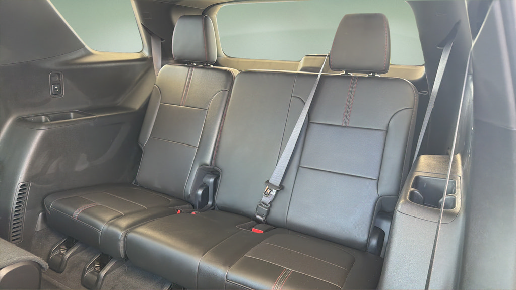 Used 2023 Chevrolet Traverse RS w/ LPO, Floor Liner Package AWD/4WD image 18