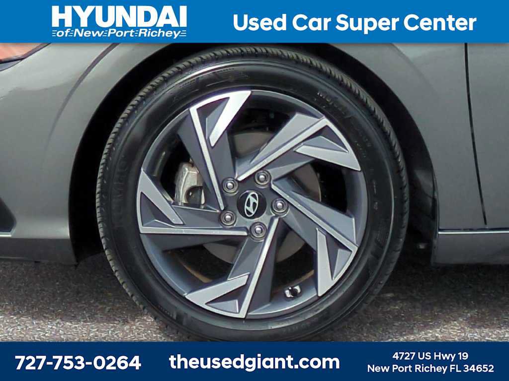 Certified 2025 Hyundai Elantra SEL FWD image 10